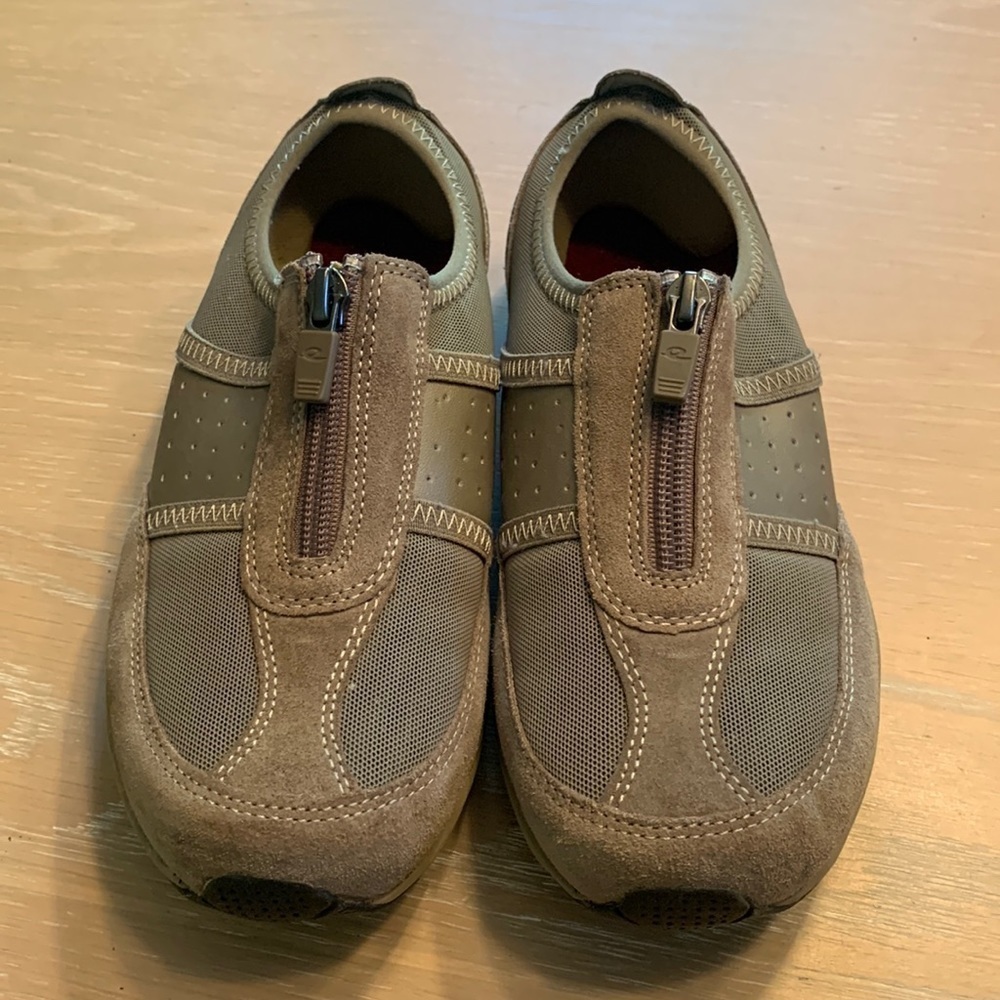 Easy Spirit leather women’s athletic shoes light wear, Sz 6.5 look comfortable